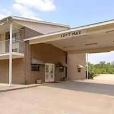 טיילר Country Side Inn מראה חיצוני תמונה