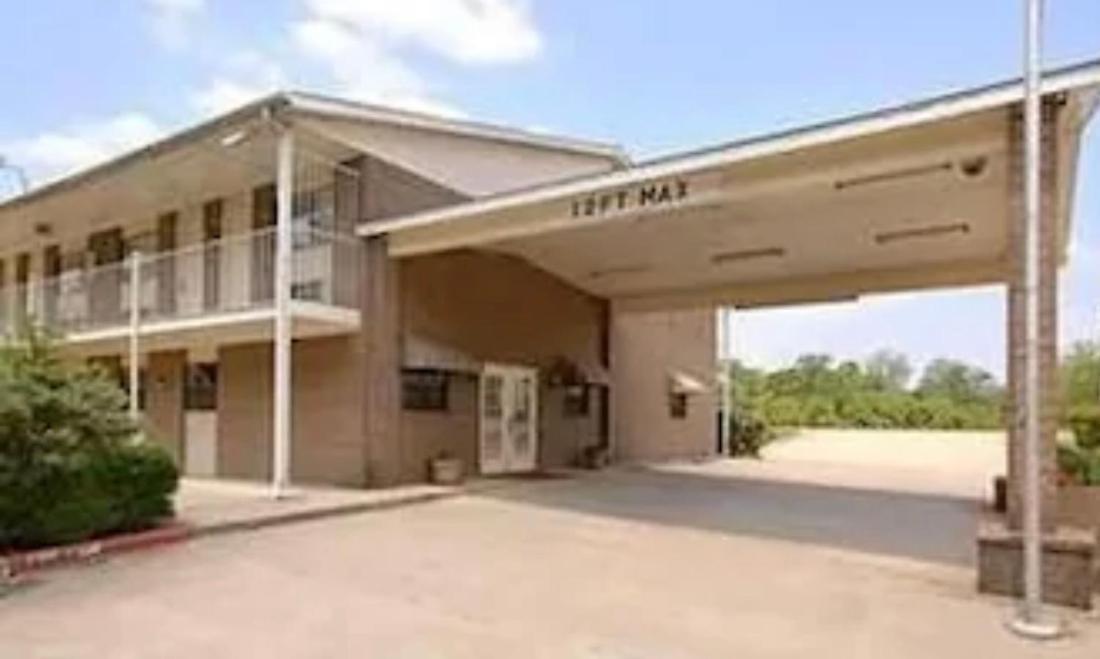 טיילר Country Side Inn מראה חיצוני תמונה